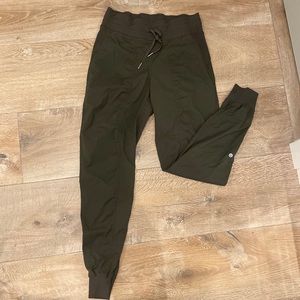 Lululemon size 6 jogger studio pants